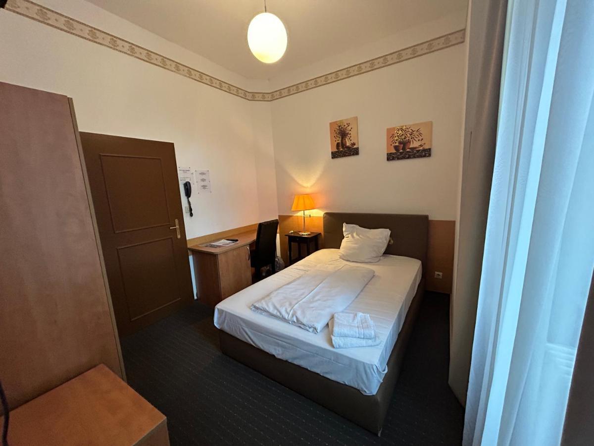 Hotel Adam Berlin Bagian luar foto