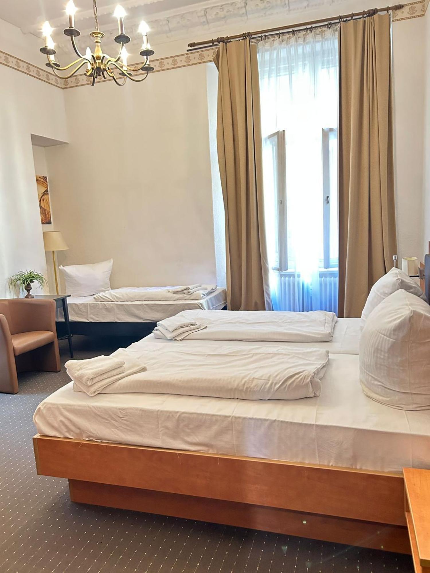 Hotel Adam Berlin Bagian luar foto