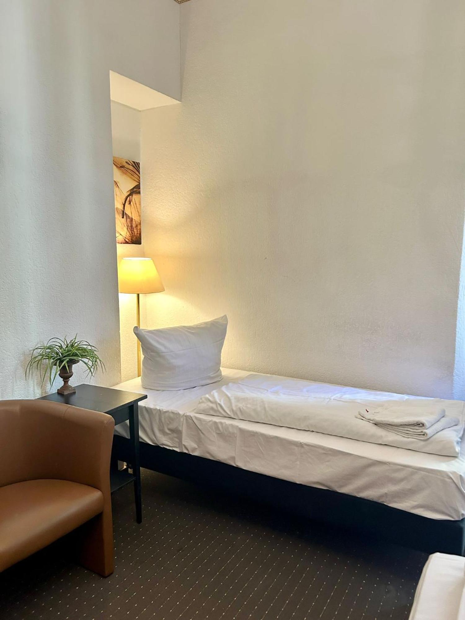Hotel Adam Berlin Bagian luar foto
