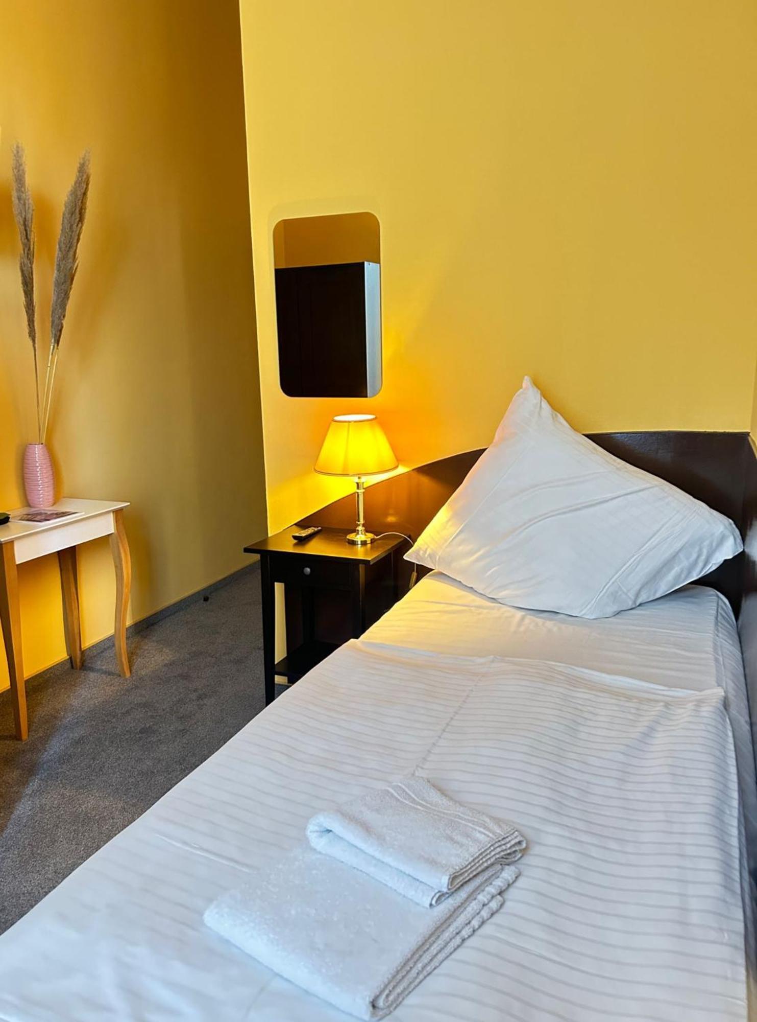 Hotel Adam Berlin Bagian luar foto