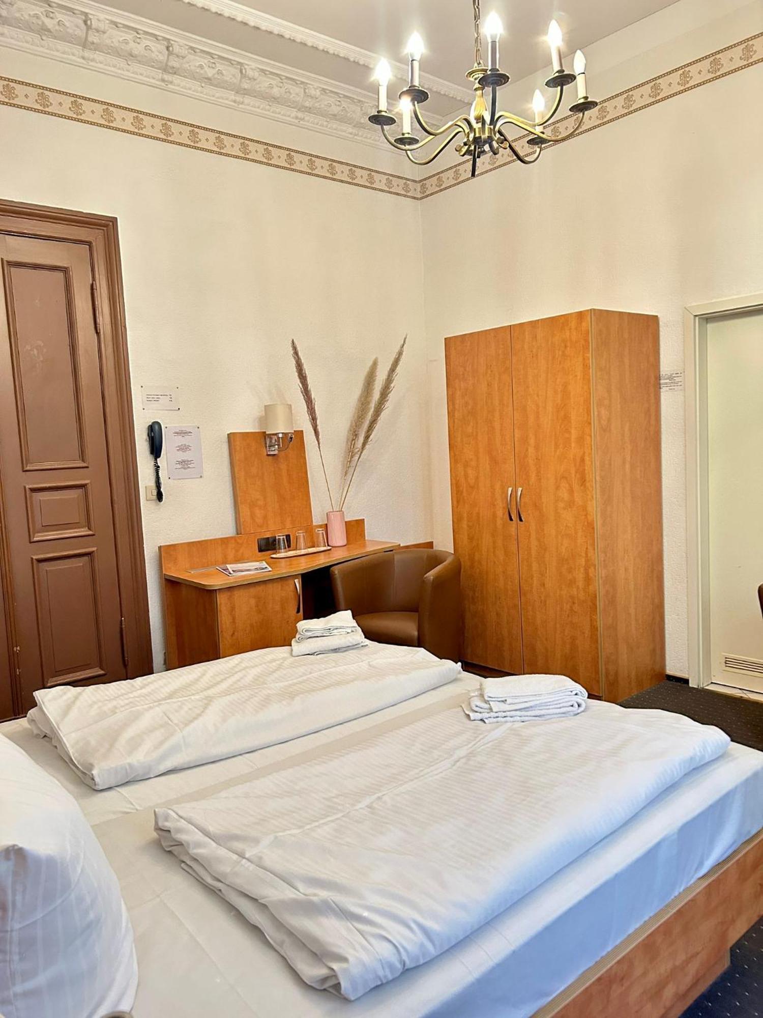 Hotel Adam Berlin Bagian luar foto