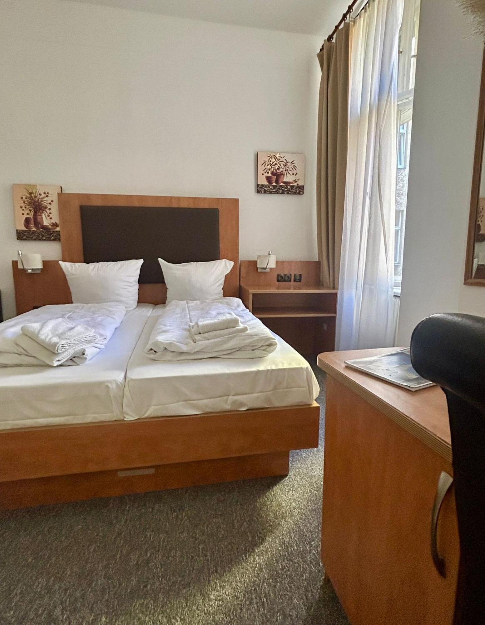 Hotel Adam Berlin Bagian luar foto