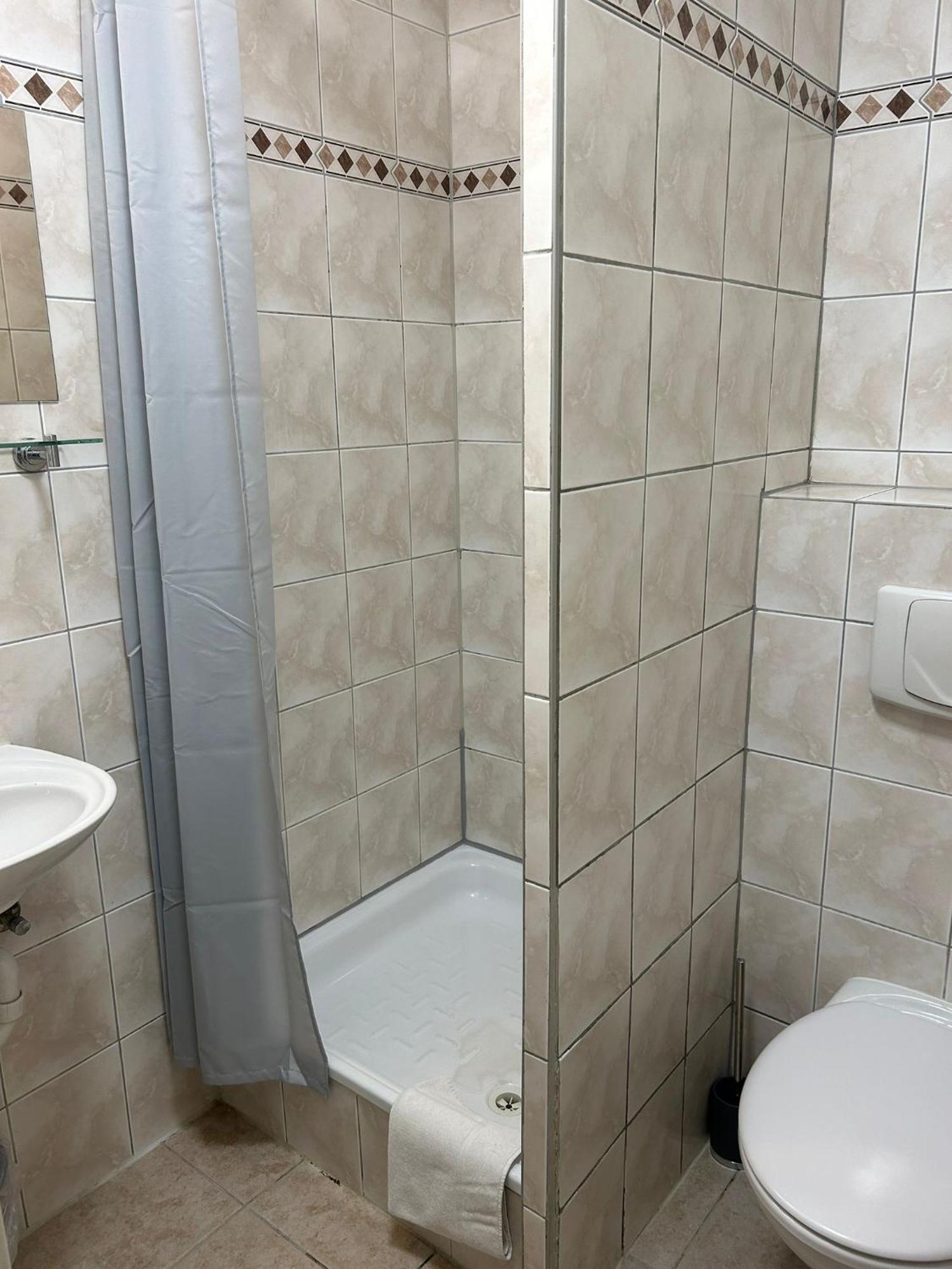 Hotel Adam Berlin Bagian luar foto